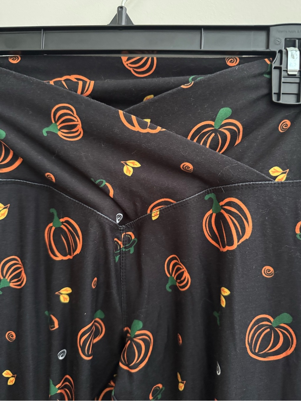 Women's Black Pumpkin Print Leggings - Picture 2 of 3